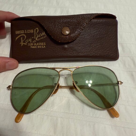 Vintage Women’s Bausch & Lomb Ray-Ban Aviator Sunglasses (with Original Case) - Picture 3 of 3
